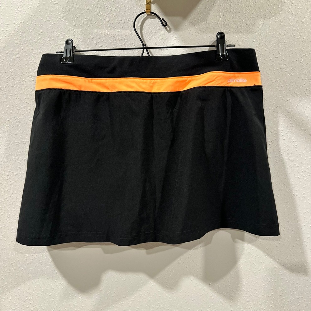 Adidas Skort Women Medium Black Orange Pleated Tennis Performance Activewear NWT - Picture 3 of 11